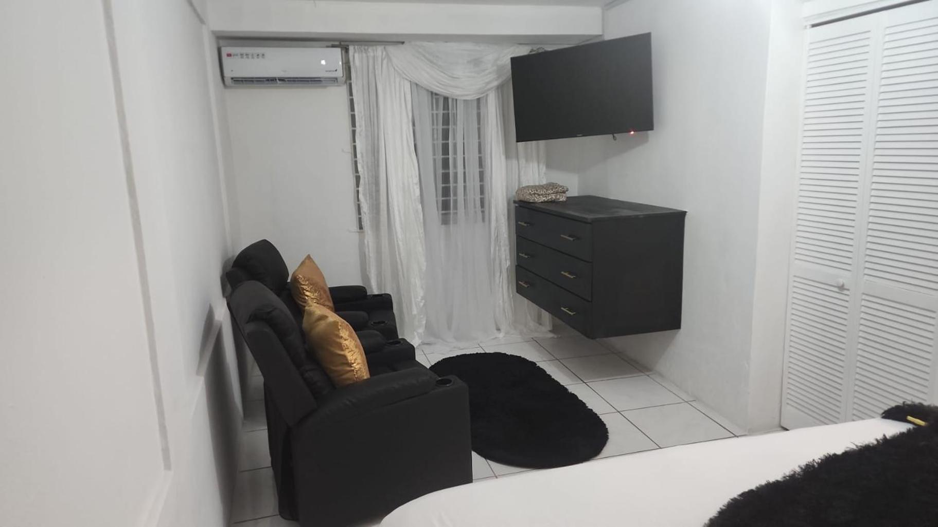 شقة 11Onessex2 In The Heart Of Kingston Jamaica المظهر الخارجي الصورة